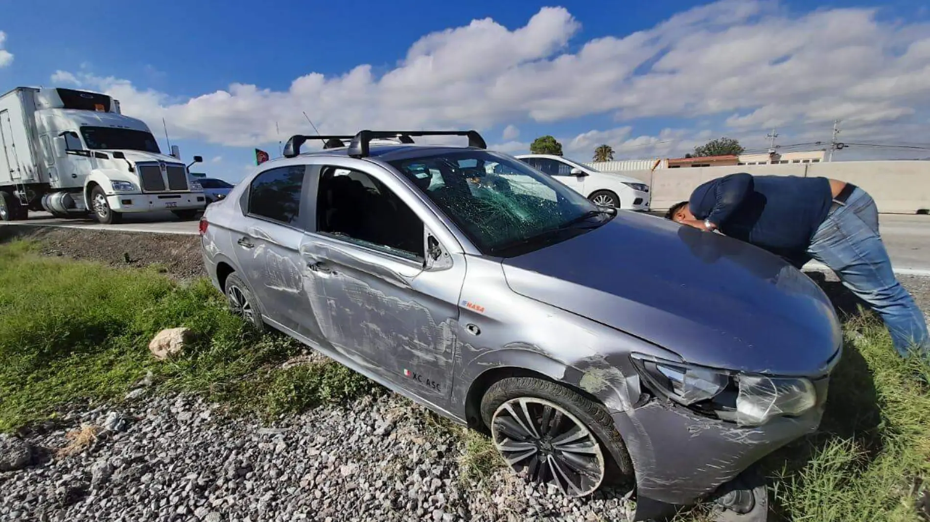 SJR POLI EL CARRO QUEDO EN EL